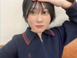 【杉浦英恋】杉浦英恋ちゃんの私服!ショート丈のニットトップス