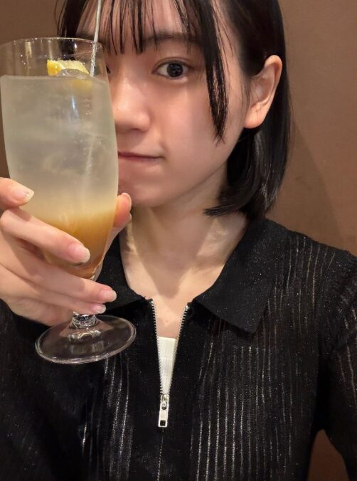 【僕青】柳堀花怜ちゃんの私服!透け感のあるニットカーディガンがいい感じ