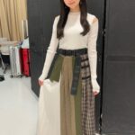 【僕青】今井優希ちゃん、肩出しトップスとチェックスカートのコーディネート