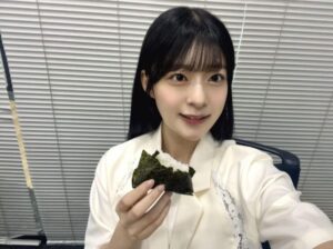 【僕青】持永真奈ちゃんの私服！フラワーレースがポイントの上品なジャケットに注目