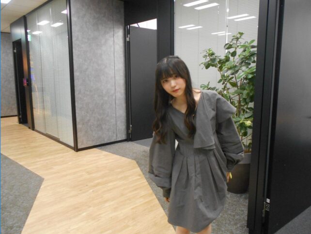 【僕青】金澤亜美ちゃんの私服!ボリューム袖がポイントのワンピース