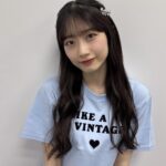 【僕青】早﨑すずきちゃんの私服!アイコニックなメッセージが目を惹くフロッキープリントTシャツ