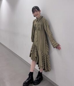 【僕青】早﨑すずきちゃんの私服！ビスチェ風デザインがポイントのシャツワンピース