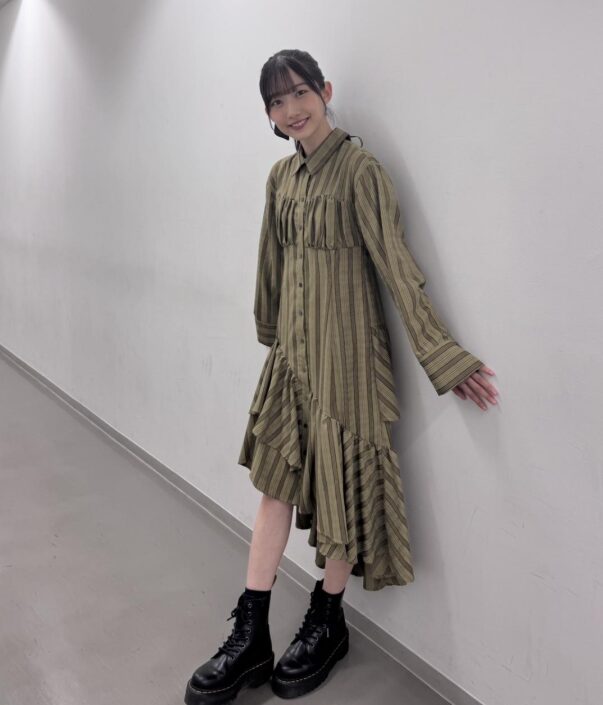 【僕青】早﨑すずきちゃんの私服!ビスチェ風デザインがポイントのシャツワンピース