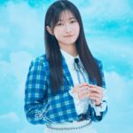 萩原心花のゆるあったか冬コーデ｜グレーゆるニット×チェックミニで“彼女感”全開スタイル