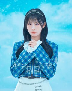 【長谷川稀未】最新私服まとめ｜レトロカフェ前のフレンチガーリーコーデを解説（2024年秋冬）